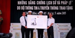 Học viện Hải Quân nhận hơn 100 tài liệu về chủ quyền Hoàng Sa –Trường Sa