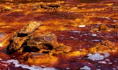 Những sông, hồ  "tử thần " trên thế giới