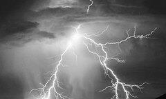 Sét đánh 7 nông dân thương vong khi đang thu hoạch lúa