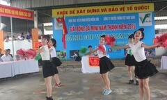 Tưng bừng khai mạc giải bóng đá mini nam thanh niên tranh cúp Việt Nam Xanh