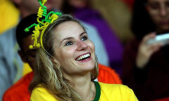 Fan nữ thiêu đốt Copa America 2015