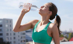Nguy cơ tử vong vì... uống nhiều nước khi vận động