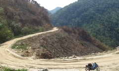 Đi bộ 6km để vào hiện trường vụ thảm sát 4 người ở Nghệ An