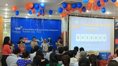 10 khách hàng VIB trúng xe Vespa và iPhone 6  từ chương trình Thời điểm vàng Kỳ2