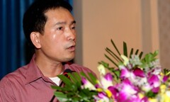 Ai có quyền khám xét người chuyển giới?