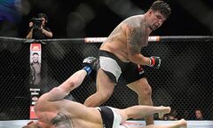 Cựu vô địch UFC hạ đối thủ sau 73 giây
