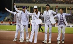 Đi ngang qua Mỹ Tâm, sao Man City  "bơ ", nhổ nước bọt