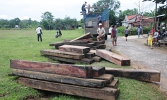 Quảng Nam: Trục vớt 47 phách gỗ lậu dưới lòng sông Tranh