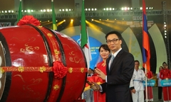 Phó Thủ tướng Vũ Đức Đam dự Đại hội võ cổ truyền Việt Nam - Cúp Thăng Long lần 1