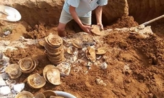 Đào móng nhà, phát hiện bộ 69 chiếc bát đĩa cổ