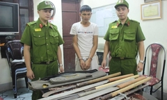 Nghệ An: Bắt giữ nam thanh niên mang theo nhiều hung khí tự chế