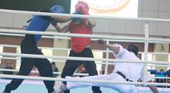 Hăng máu, hai võ sỹ  "hợp sức " đốn ngã trọng tài