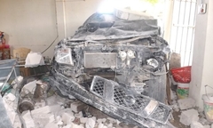 Liên tiếp xảy ra tai nạn giao thông khiến ô tô nát bét tại Nghệ An