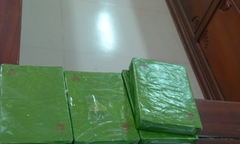 Bắt quả tang 2 đối tượng vận chuyển 8 bánh heroin đi tiêu thụ