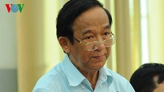 GS Nguyễn Lân Dũng: Phải phạt nặng CSGT núp gốc cây