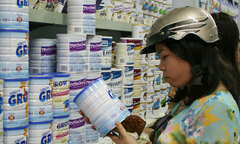 Mẹo hay để phân biệt sữa bột thật - giả