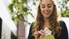 Cách tiêu tiền để luôn thấy mình hạnh phúc