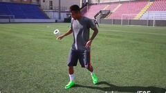 Clip Neymar tâng giấy vệ sinh gây bão Youtube