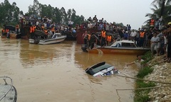 Hình ảnh mới nhất: Trục vớt xe ô tô và thi thể phó giám đốc sở