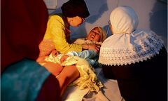 Ám ảnh kinh hoàng hủ tục khâu âm đạo các bé gái