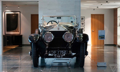 Khám phá nhà máy sản xuất của Rolls-Royce