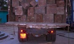 Bắt quả tang vụ vận chuyển trái phép 8m3 gỗ quý hiếm