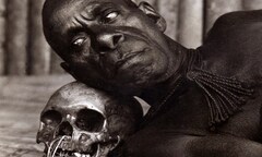 Bộ tộc từng ăn thịt người, thích kết hôn… đồng giới