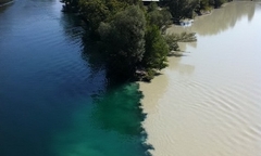 Kỳ lạ những dòng sông hai màu nước trên thế giới