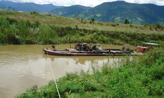 Nhiều bất cập trong khai thác cát trên sông Krông Bông