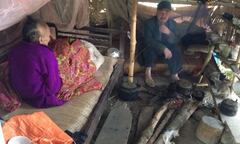 Người mẹ già với đứa con bị bệnh và ước muốn Tết để được ăn no