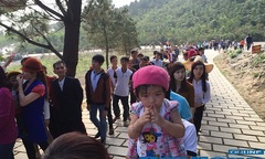 Người dân tứ phương viếng mộ Đại tướng đầu Xuân