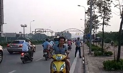 Gặp 141, bỏ mặc bạn gái rồi  "chuồn thẳng "