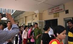 Hàng chục người náo loạn bệnh viện, doạ bắn bác sĩ