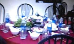 Mở tiệc đãi khách tại cơ quan ngay trong giờ hành chính