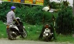 Cảnh sát trật tự trắng trợn chặn xe  "làm luật "
