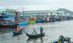 Cứu nạn tàu cá cùng 13 ngư dân trôi dạt trên biển