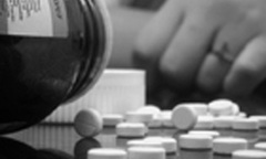 Bị kiểm điểm vì đốt tay học sinh, cô giáo tự tử