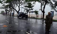 Bão cấp 12 tiến sát bờ: Đà Nẵng mưa to, gió giật mạnh