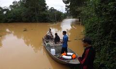 Vũ Quang - Hà Tĩnh: Nhiều xã vẫn bị cô lập, học sinh không thể đến trường