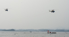 Trực thăng Việt Nam tham gia diễn tập cứu trợ đồng bào lũ lụt