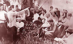 Người phụ nữ Việt Nam đầu tiên được tặng Huân chương Sao Vàng