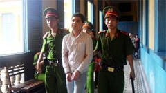 Ngồi tù vì... bạn gái bốc lửa