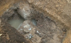 Tan tác môi trường vì tin đồn đá quý