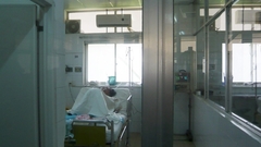 Vợ cụ ông tự thiêu trong vụ tạt axít sống sót đầy may mắn