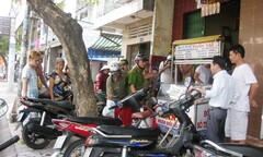 Hàng loạt người bị tạt axít ở Sài Gòn