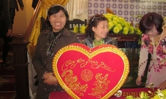 Cả gan lao vào đám cưới cướp tiền mừng