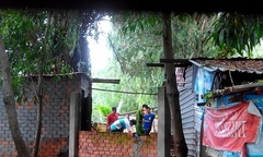 Giang hồ phá nhà dân, cảnh sát vô tư đứng nhìn