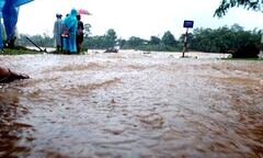 Quảng Ngãi: Nước dâng ngập nhà, hàng ngàn người dân tránh lũ 