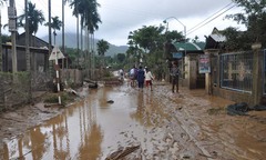 Quảng Ngãi: Cảnh tượng ngổn ngang sau trận lũ dữ