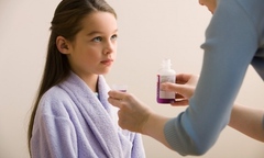 Thận trọng khi dùng thuốc ho cho trẻ